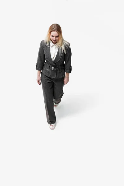 Vista desde la mujer de negocios top.young caminando hacia adelante — Foto de Stock