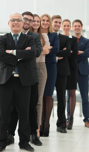 Grupo de empresarios que se defienden mutuamente . —  Fotos de Stock