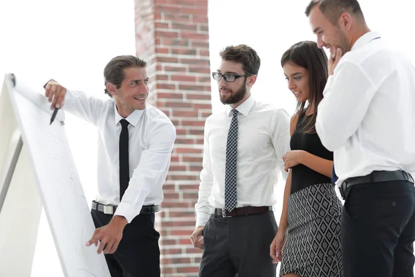 Team di lavoro che discute una nuova idea . — Foto Stock