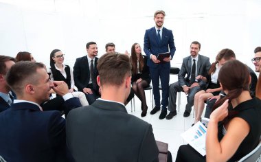 Takım oluşturma oturumunda iş ekibi.