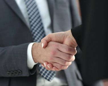 Ortak iş sözleşmesi tebrik etmek için şirket yöneticileri