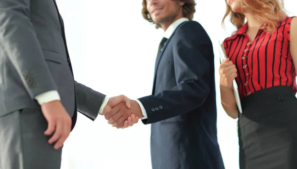 Young businessman shaking hands after agree to collaborate. — Stock Photo, Image