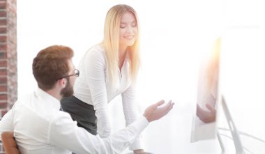 Masaüstü arka plan resmi meslektaşları yakınındaki. iş adam