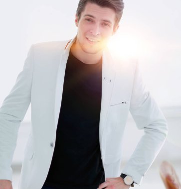 portre. şık genç adam.