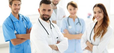 Tıp Merkezi eş önde gelen doktor.