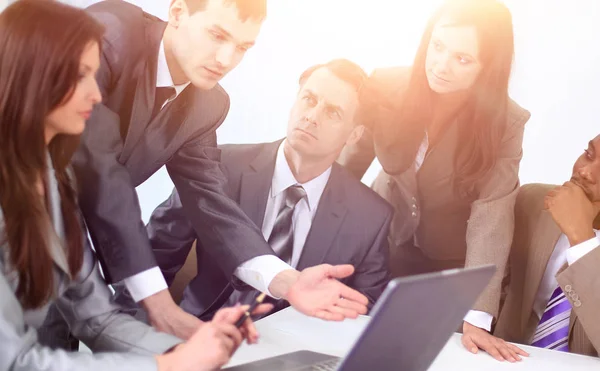 Equipe de negócios discutindo novas ideias — Fotografia de Stock