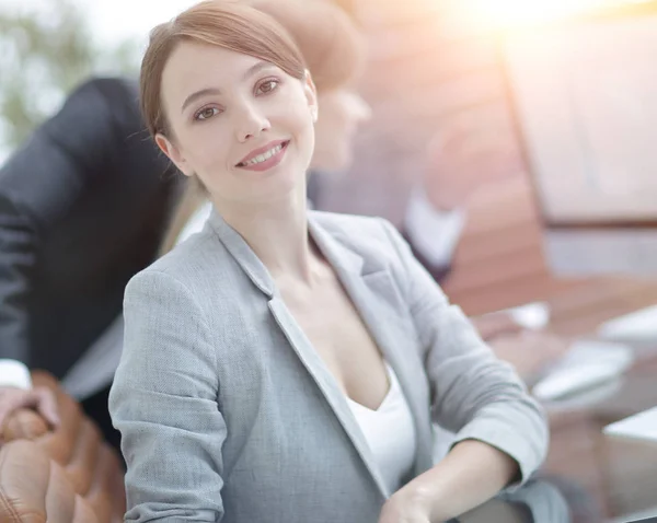 Porträtt av framgångsrika affärskvinnor på arbetsplatsen — Stockfoto