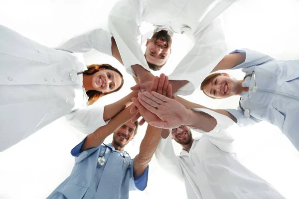 Underifrån. Stäng av en läkare vikta händerna tillsammans — Stockfoto
