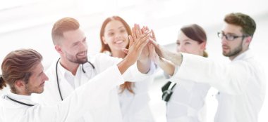 Birbirimizi bir beşlik veren doktor grup.