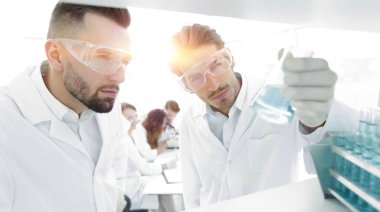 portre. bilim adamı ve gl çözümde eğitim asistanı