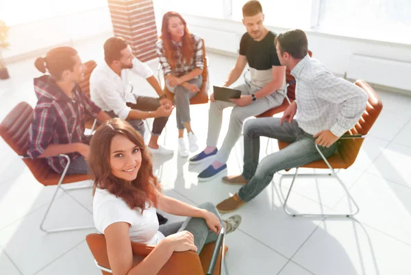 Mujer de negocios y equipo creativo . —  Fotos de Stock