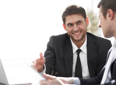 Kapat-up.businessman meslektaşım için konuşuyor.