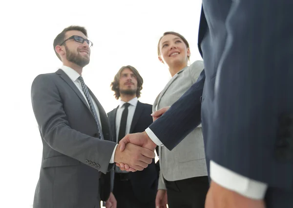 Pessoas de negócios handshaking depois de um bom negócio . — Fotografia de Stock