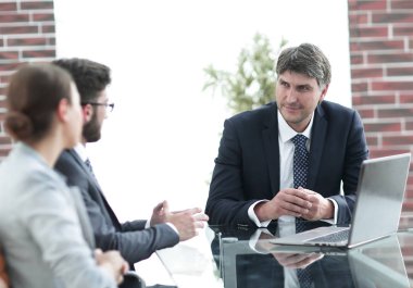 masada oturan ekibi ile pozitif Yöneticisi