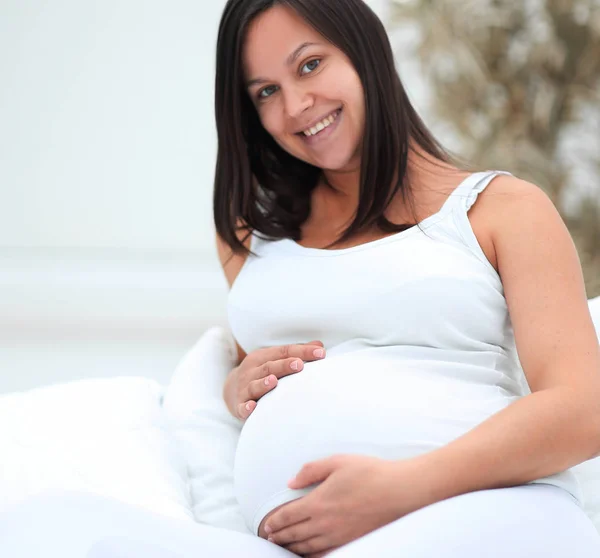 幸せな妊娠中の女性の肖像画. — ストック写真