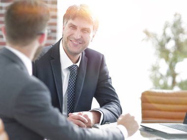 Mutlu iş ortakları belgeleriyle çalışma