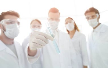 Geçmiş görüntüsü liqu ile çalışan bir grup tıp çalışanıdır.