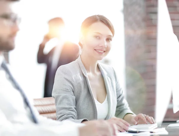 Close-up. zakelijke dame met zijn assistent — Stockfoto