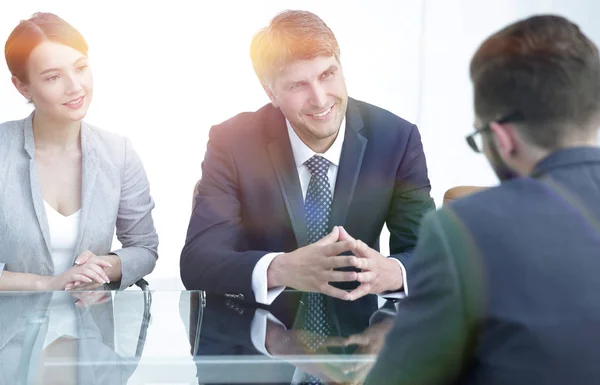 Advocaten bespreken de contractuele overeenkomst — Stockfoto