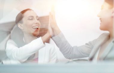 camın arkasında. kazanan iş takım