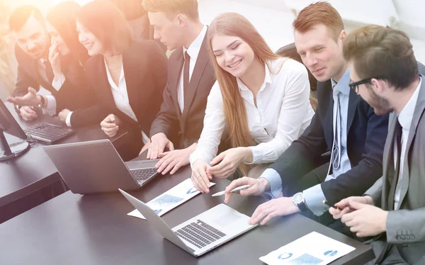 Business team in the workplace in the office — Stock Photo, Image