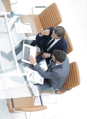 başarılı çalışanlar önemli sorunları tartışıyor