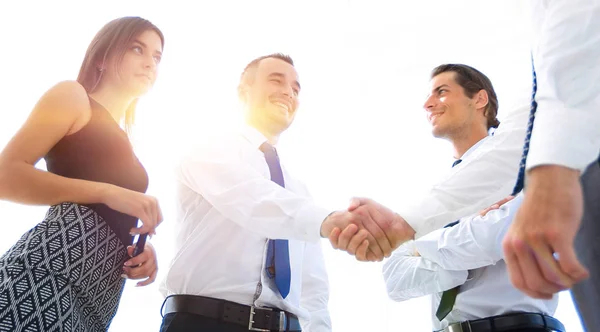 Handshake business partners (en inglés). . — Foto de Stock