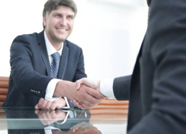 Başarılı iş adamlarının el sıkışması