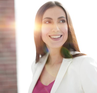 güzel, başarılı bir kadın portresi