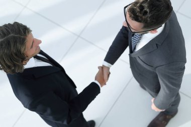 İş tokalaşması ve iş adamları kavramları.