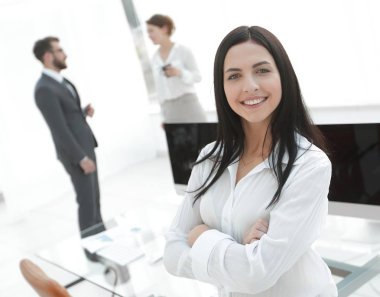 perspektif başarılı genç kadın ofiste