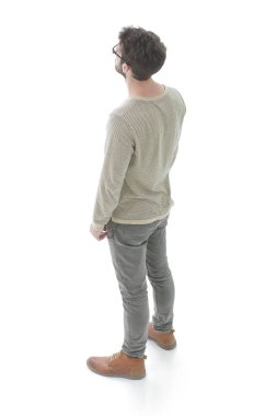 modern genç adam güvenle ileri görünüyor. Fotoğrafta tam uzunlukta