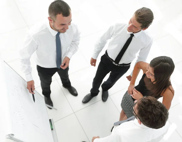 Imagen de fondo de un equipo de negocios discutiendo nuevas ideas . — Foto de Stock