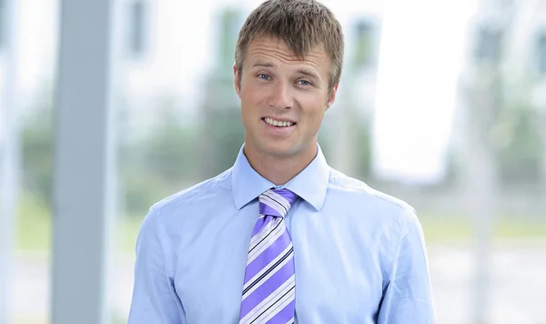 Portrait of a businessman with arms crossed — Stock Photo, Image