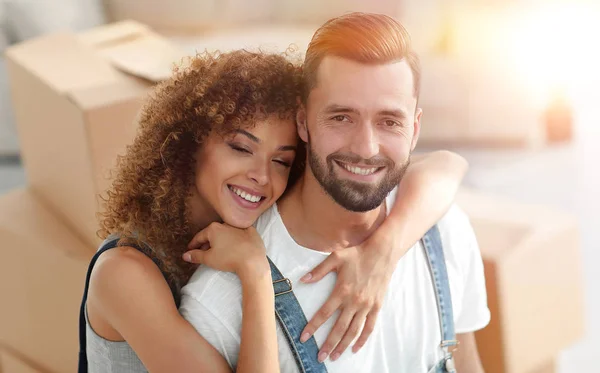 Close-up portrait of a newlywed couple on a background of boxes — Stock Photo, Image