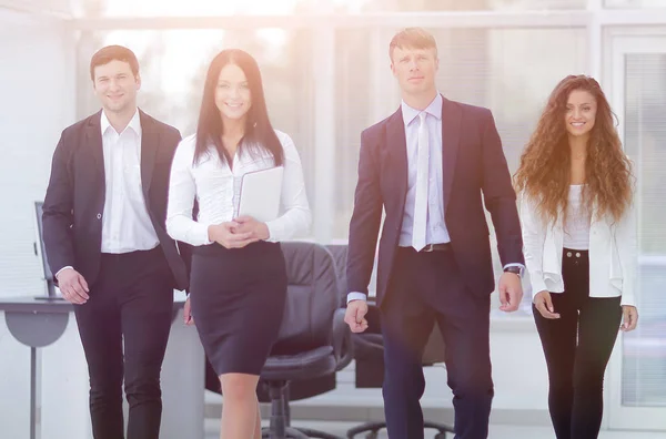 Grupo de jovens empresários felizes — Fotografia de Stock