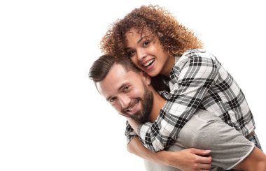 Neşeli ve mutlu evli çift portresi