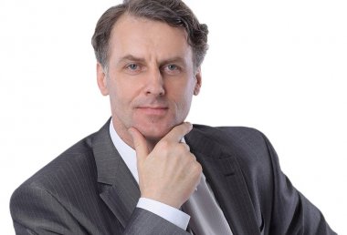 Yakışıklı bir iş adamının portresi