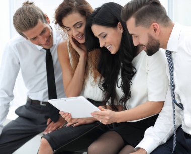 closeup.business takım tablet bilgisayar arıyor.