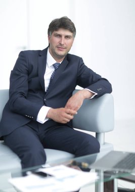 Modern geniş Office başarılı iş adamı