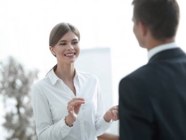 iş kadın bir meslektaşı ile söz..