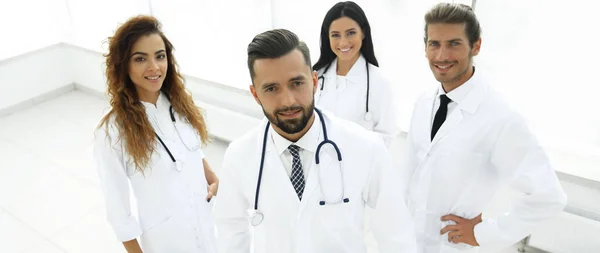 Portret van een professioneel team van artsen — Stockfoto