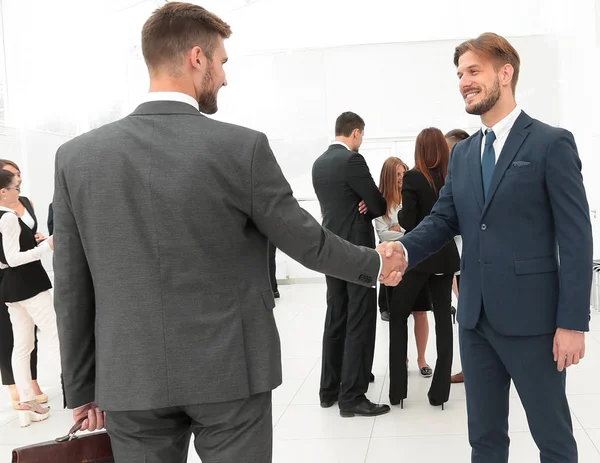 Geschäftskonzept. Geschäftspartner per Handschlag — Stockfoto