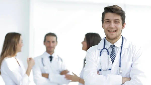 Médecin thérapeute sur le fond du bureau — Photo