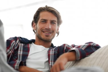 başarılı modern adam. Fotoğraf arka planda