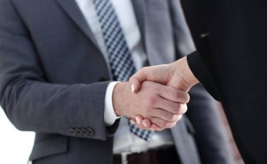Ortak iş sözleşmesi tebrik etmek için şirket yöneticileri