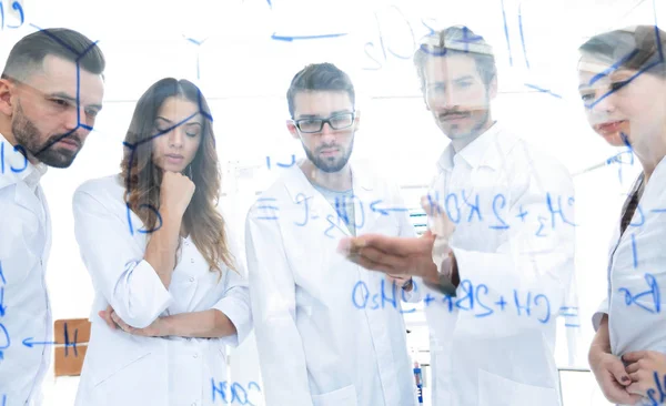 Groep laboratoriummedewerkers. — Stockfoto