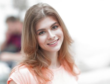 başarılı öğrenci kızlar arka planda sınıf