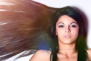 bir kadın yüzü closeup. siyah izole.