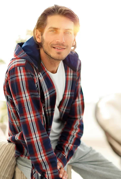 Retrato de um cara de sucesso em uma camisa verificada . — Fotografia de Stock